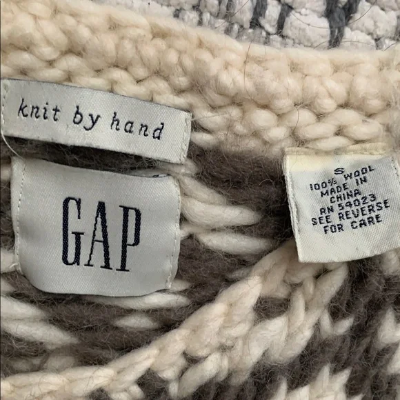 GAP Cream and Black Patterned Wool Sweater - Picture 2 of 3